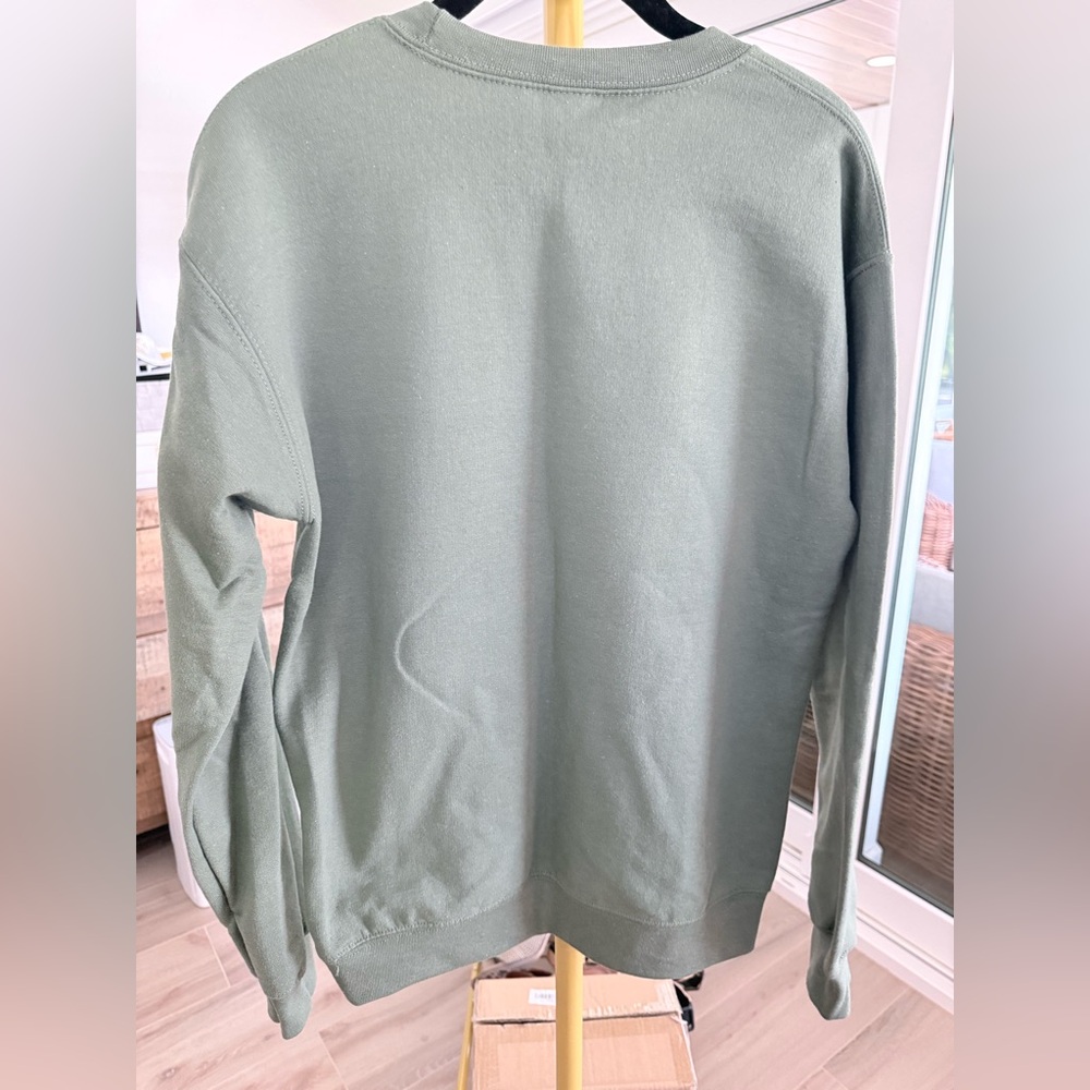 Army Green Shamrock Sweatshirt Size Small - Picture 3 of 3